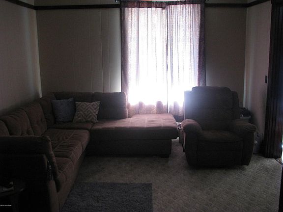 4th image of 807 W Houston St