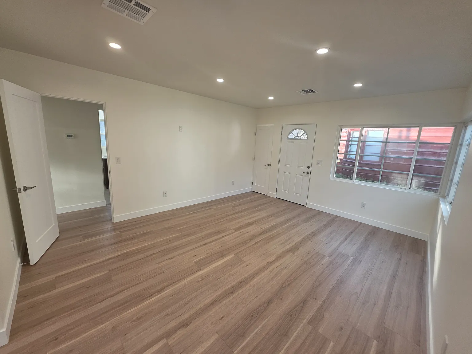 3 bed, 1.5 bath, 1000 sqft, $3,500 — Photo 4