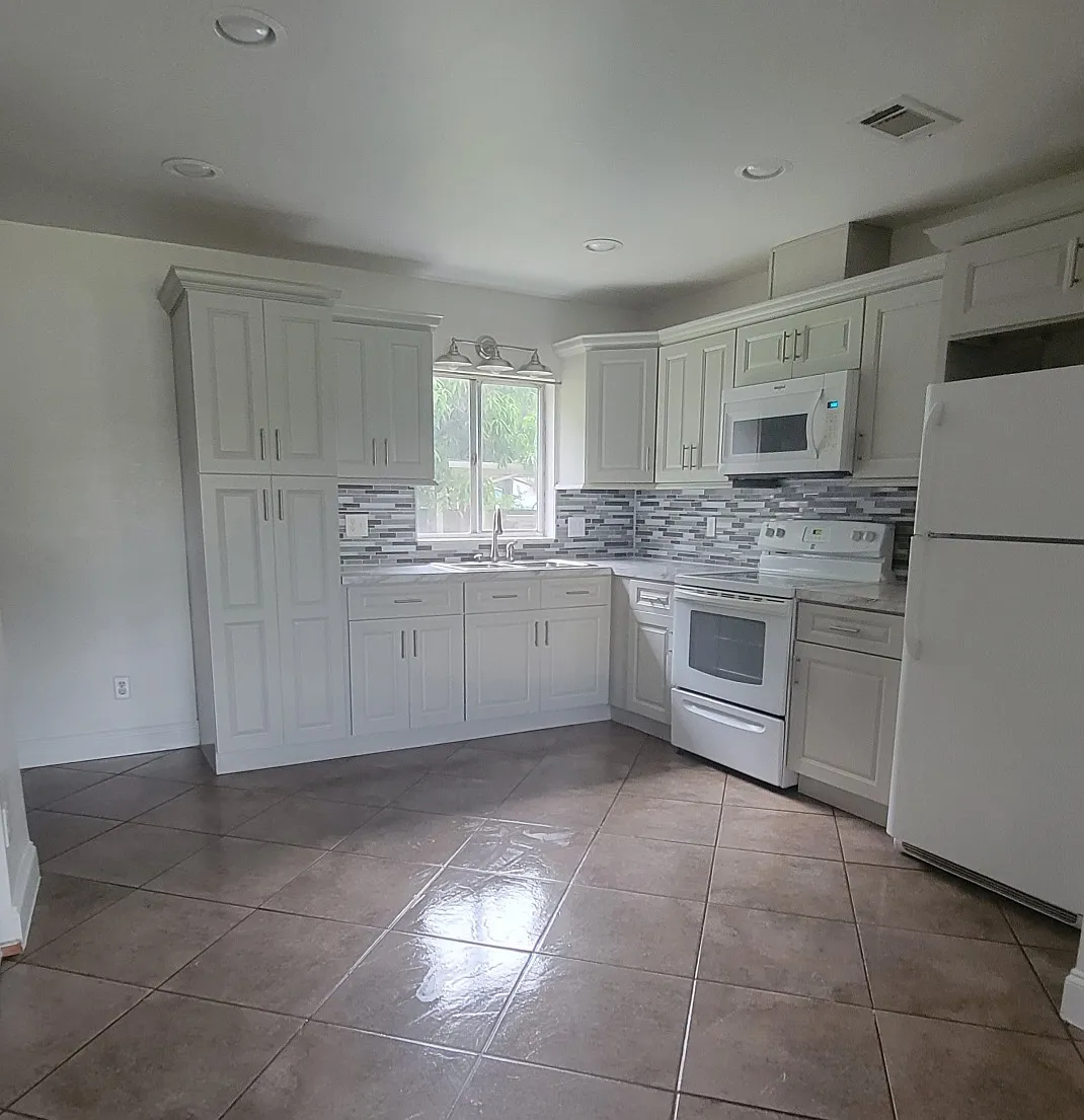 2 bed, 999 sqft, $1,650 — Photo 2