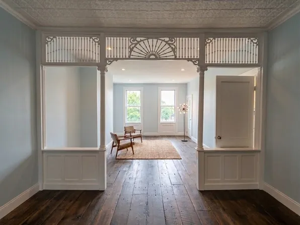 423 Metropolitan Avenue image 1 of 7
