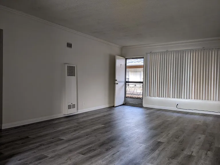 244 N Oakland Ave — Photo 1