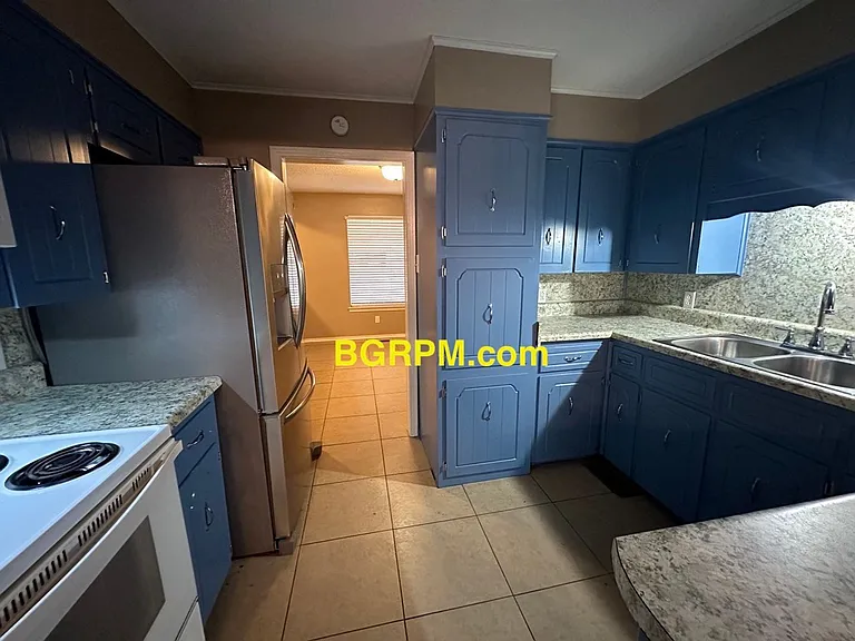 119 Foxdell Cir — Photo 3