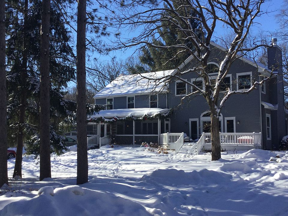 Driveway entrance view