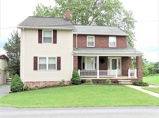 1622 Peiffer Hill Rd, Stevens, PA 17578