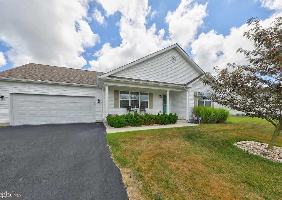1st image of 21100 Emerald Isle Dr