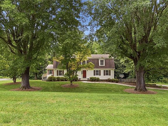 4th image of 1009 Briarcliff Rd