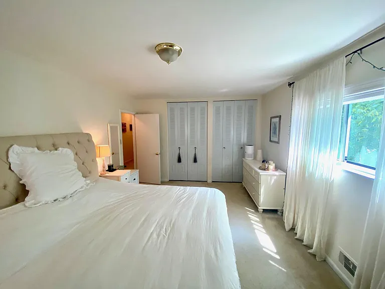 10636 Montrose Ave #203 — Photo 17