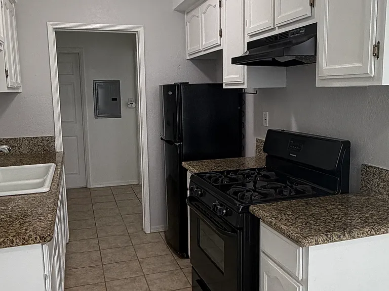 5169 Pickford St — Photo 7