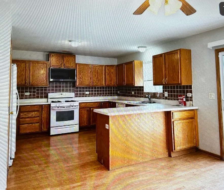 5 bed, 3.5 bath, 3550 sqft, $3,800 — Photo 4