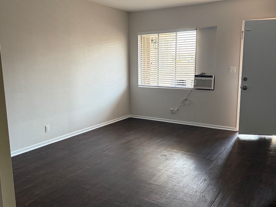 loving room with A/C