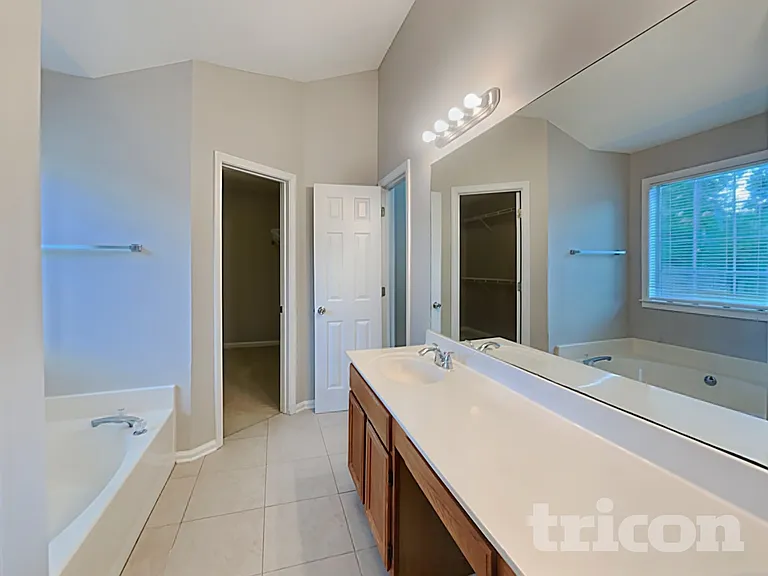 4549 Aladdin Ct — Photo 10