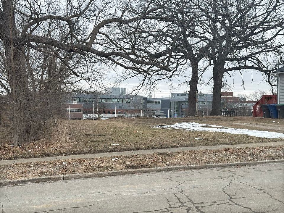 1st image of 1915 Francis Ave