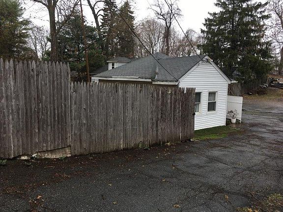 2nd image of 318 Westside Ave