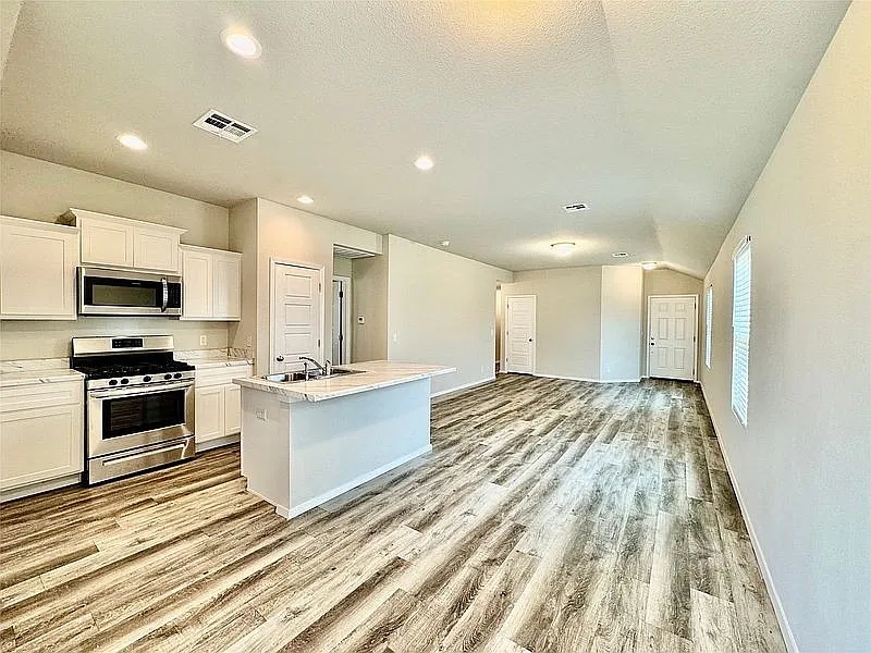 3 bed, 1308 sqft, $1,800 — Photo 3