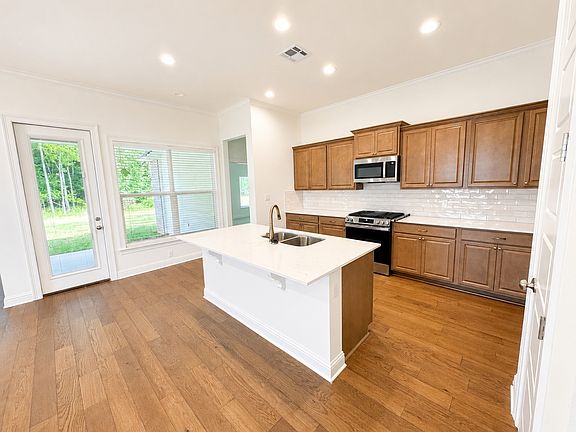 2nd image of 286 Ferry Lake Dr