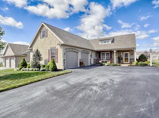 417 Rosewood Dr, Manheim, PA 17545