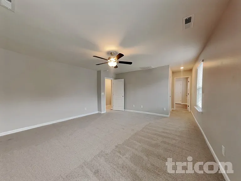 923 Avondale Dr — Photo 7