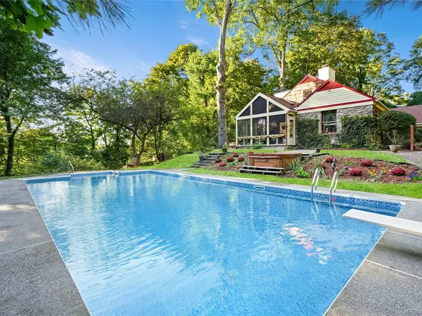 55 Greenmeadow Road, Pleasantville, NY 10570