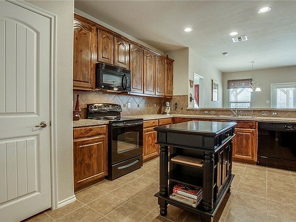 4th image of 2031 Childress Dr