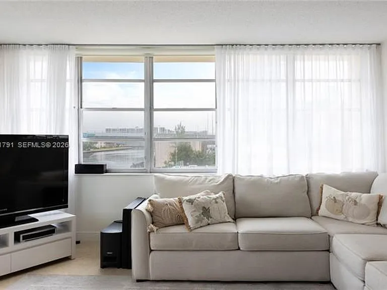 1817 S Ocean Dr #CU-320 — Photo 7