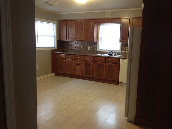 3rd image of 319 2nd St SE