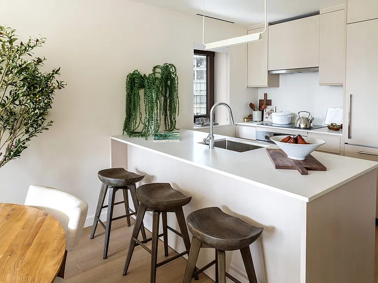 300 E 50th St #7H — Photo 8