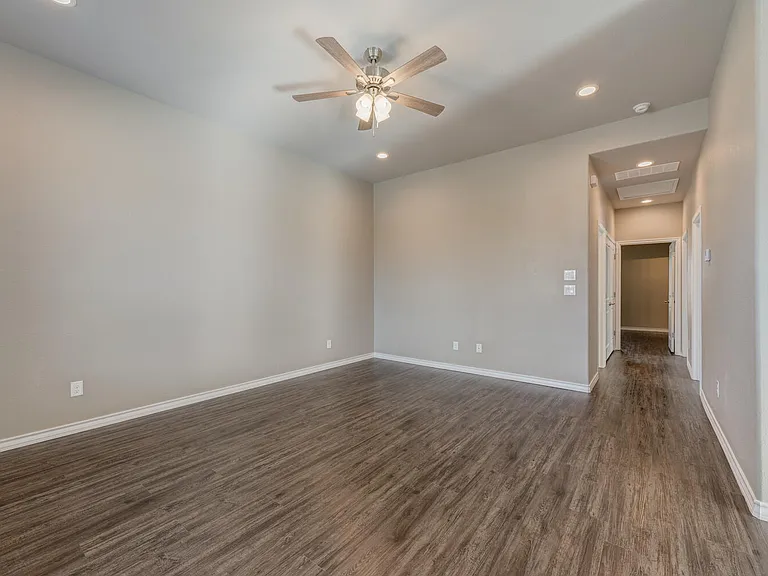 1310 N Reagan St — Photo 9