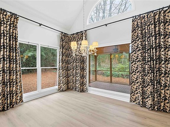 3rd image of 5425 Brooke Ridge Cir