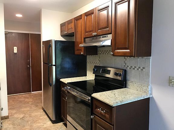 3rd image of 5700 Hillcrest Ln