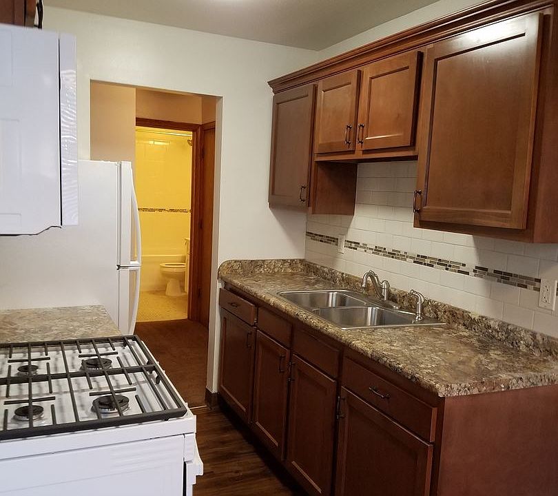 1st image of 1414 6th St SE APT 101