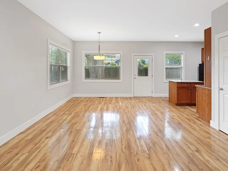 6 Thurland Ave — Photo 5