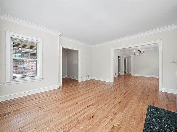 5th image of 1012 S Oak Park Ave
