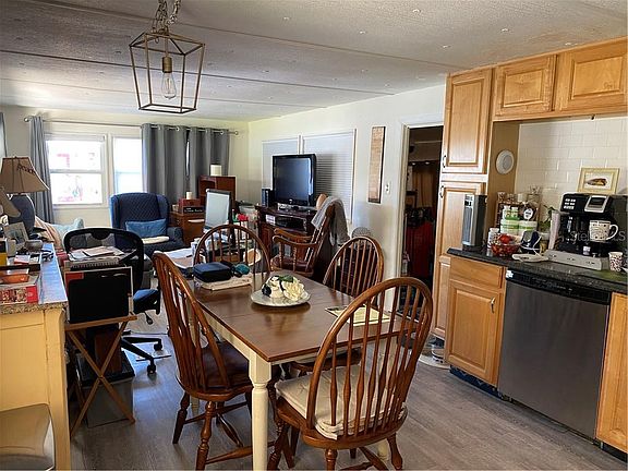 5th image of 106 Mount Curve Ave NE #15