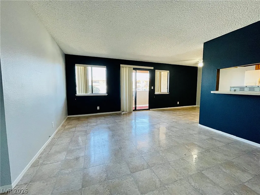 2 bed, 2.0 bath, 912 sqft, $1,250 — Photo 4