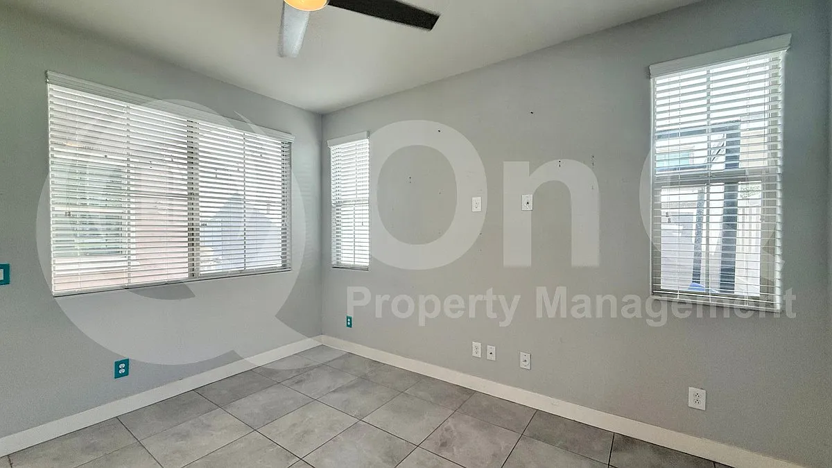 3 bed, 3.5 bath, 1944 sqft, $2,370 — Photo 3