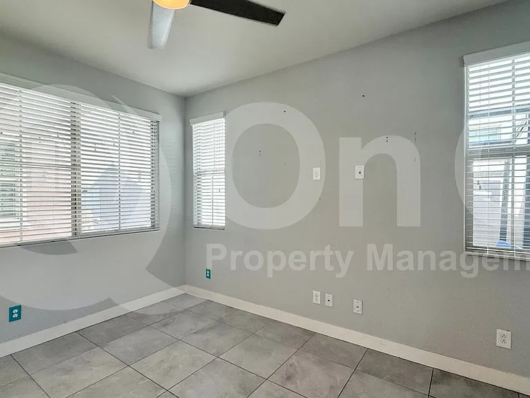 3713 E Robert St — Photo 3