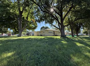 811 N East St, Le Roy, IL 61752