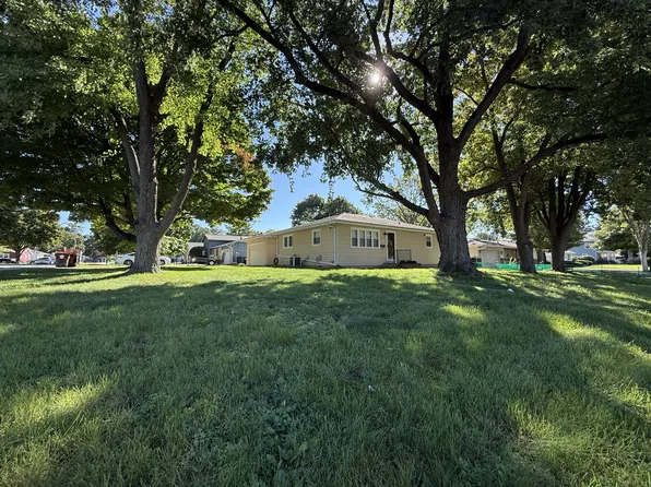 811 N East St, Le Roy, IL 61752