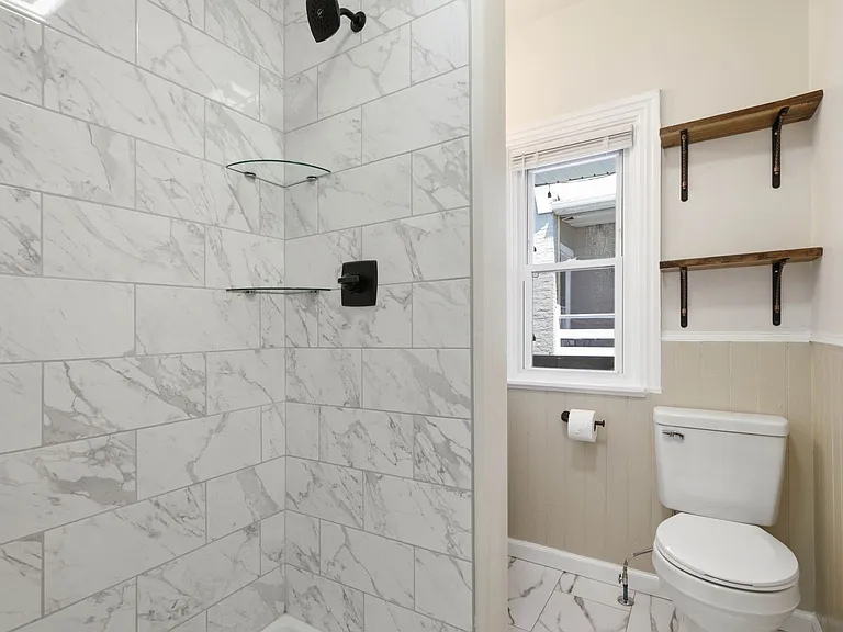 642-644 Walnut St — Photo 12