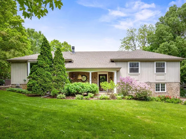 18120 Hummingbird Rd, Deephaven, MN 55391