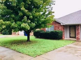 900 Shadowhill St, Norman, OK 73071