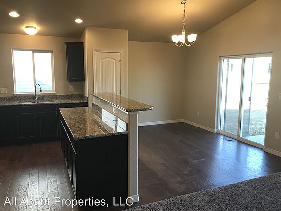 5th image of 6005 Clarence Dr