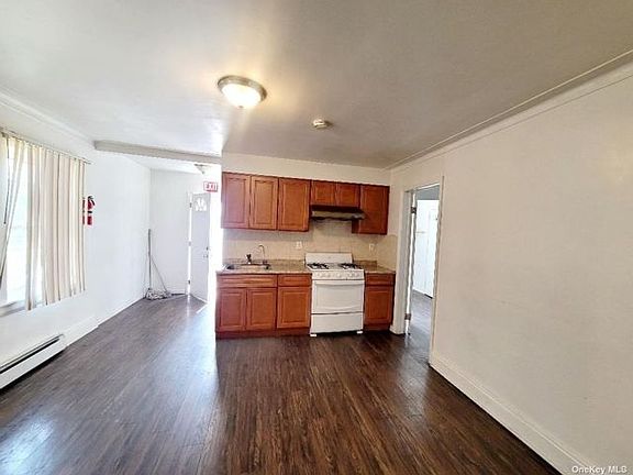 3rd image of 8548 152nd St