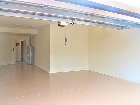 5th image of 10801 Tarflower Dr