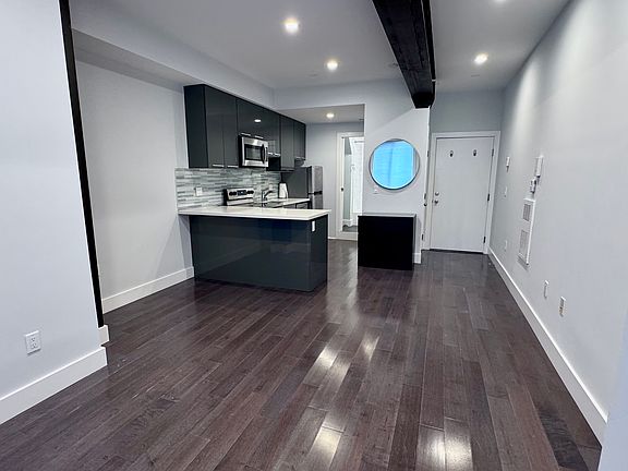 2nd image of 940 Jones St APT 8