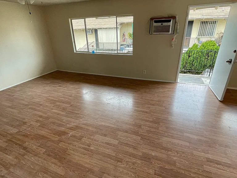 2216 W Via Corona #B — Photo 7
