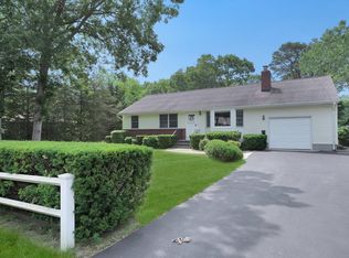 42 Lynncliff Rd, Hampton Bays, NY 11946