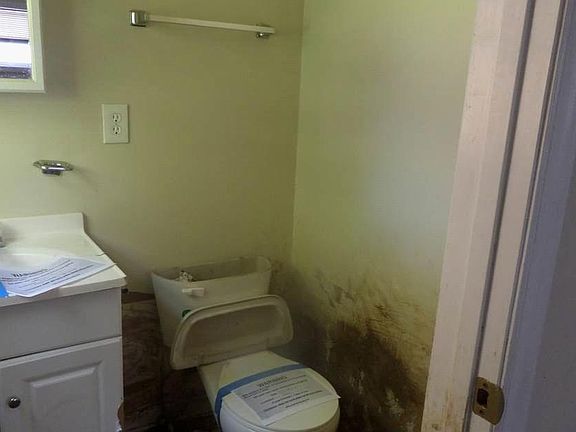 2nd image of 1528 McCormick St