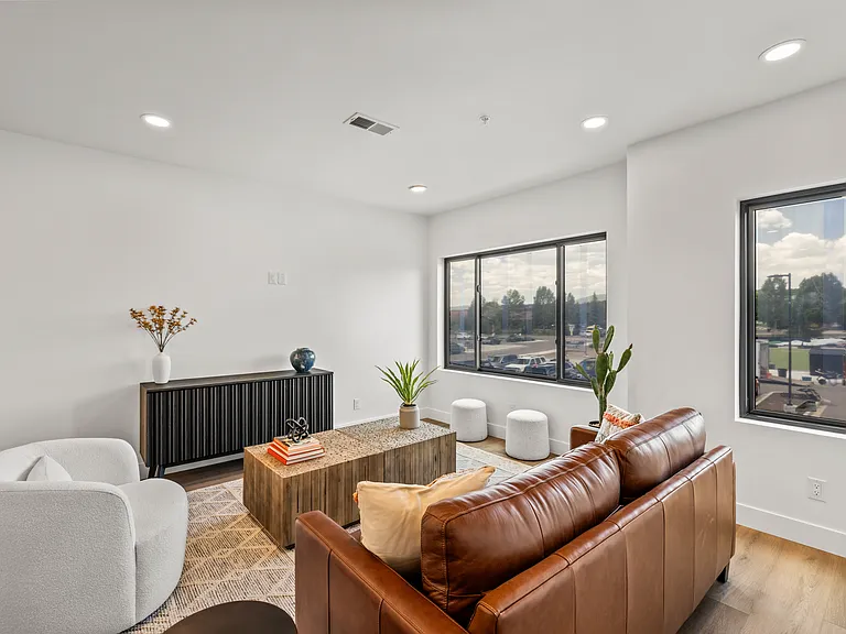 1883 Luna Ln — Photo 11