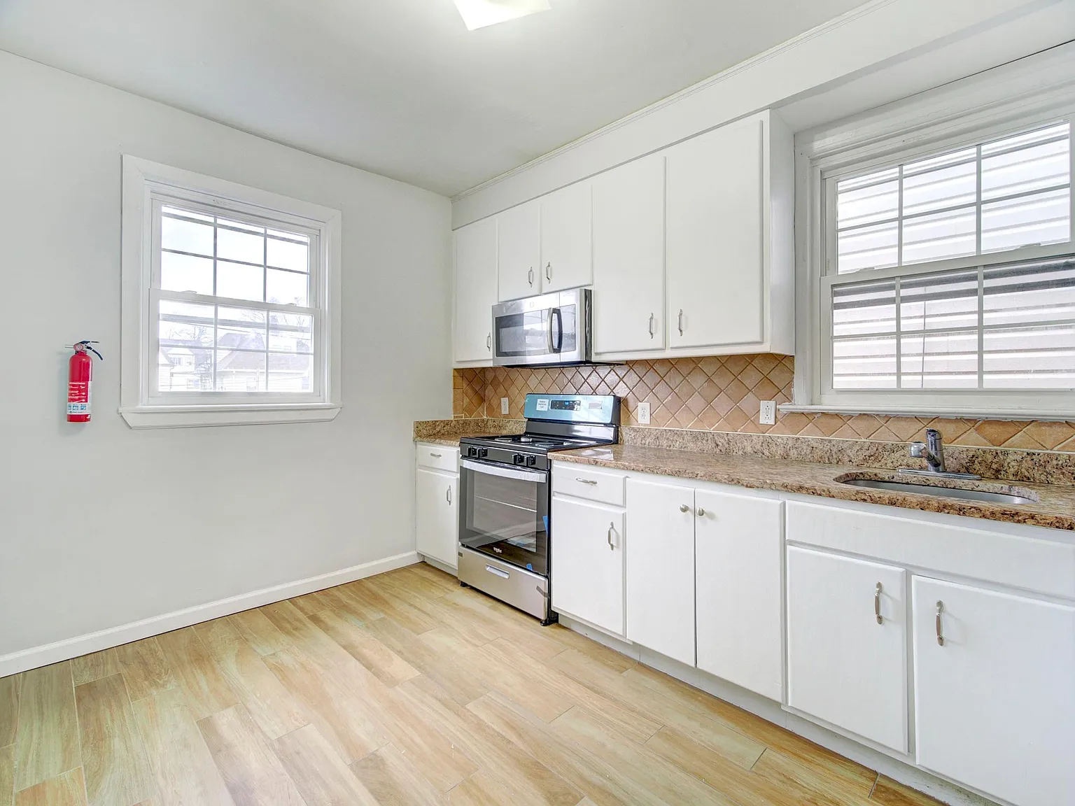 3 bed, $2,150 — Photo 2